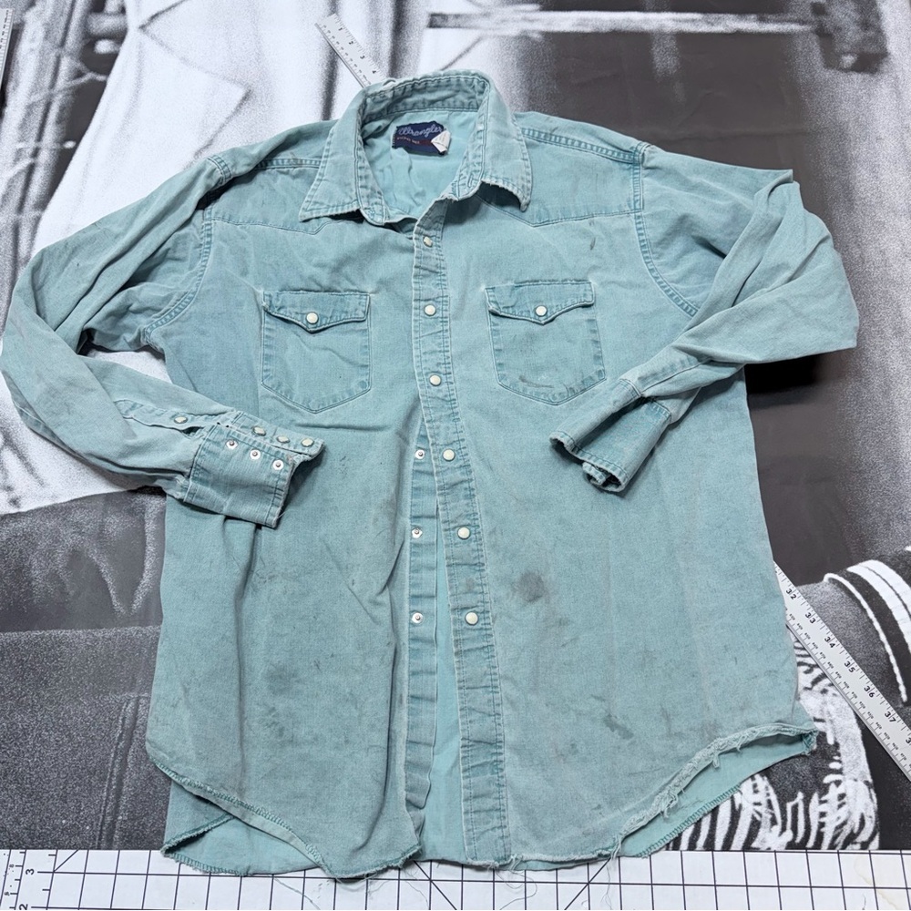 Wrangler VNTG made in USA Men’s  sz 17.5 Grunged And Faded Snap Button Shirt A39 - Picture 2 of 5
